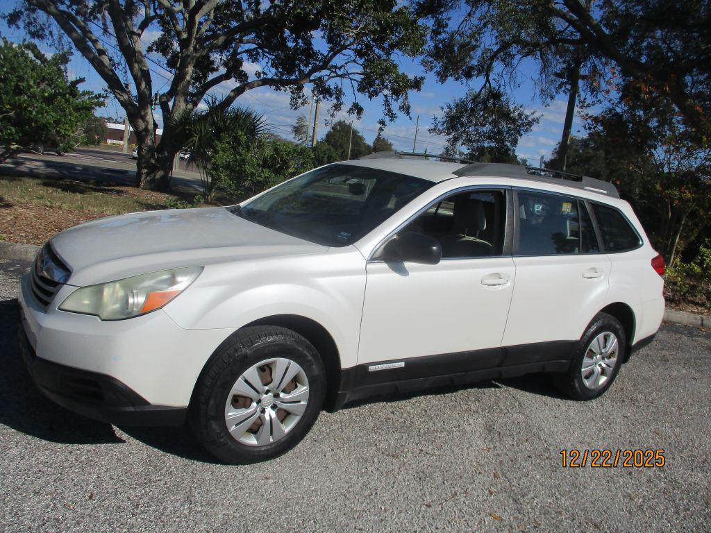 2010 Subaru Outback 2.5i's photo